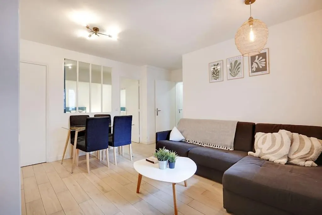 Apartment Charming Flat - Pere Lachaise Paris France
